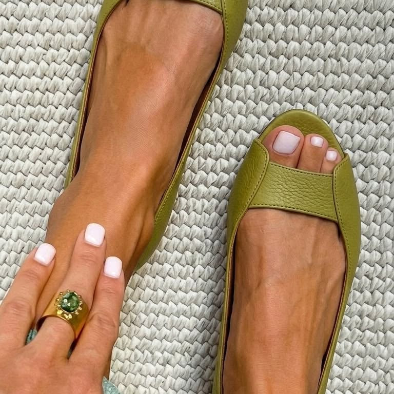 ADELINA SANDÁLIAS DOURADAS CONFORTO CHIC