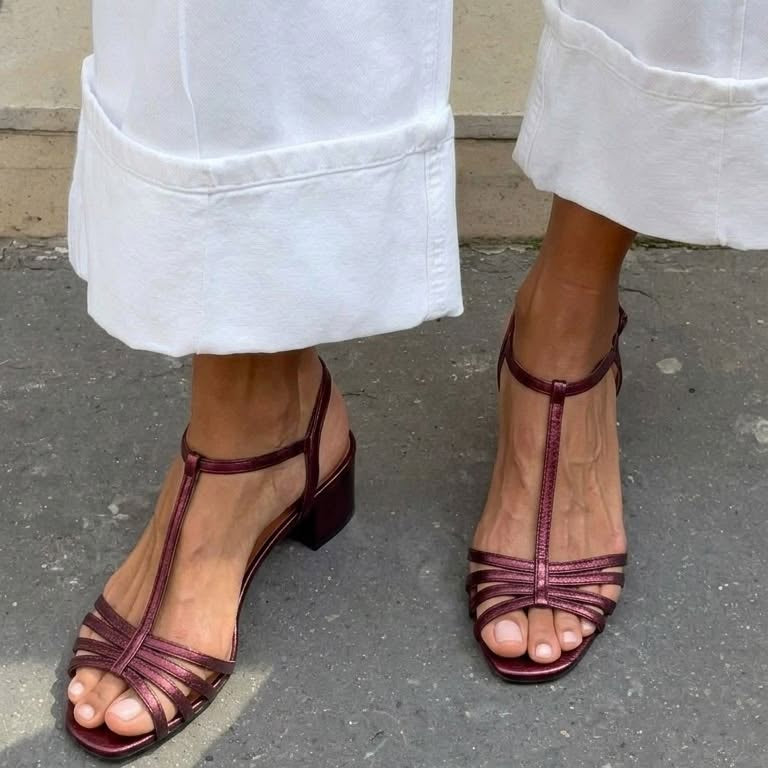 ALLEGRA SANDÁLIAS DOURADAS ELEGÂNCIA DO DIA A DIA