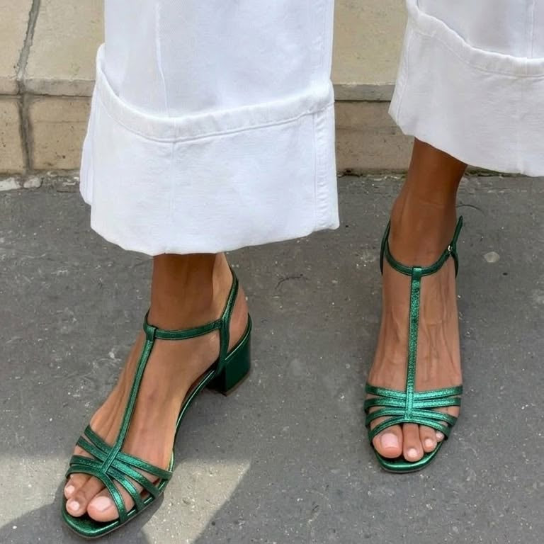 ALLEGRA SANDÁLIAS DOURADAS ELEGÂNCIA DO DIA A DIA