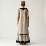 SERAPHINA | VESTIDO MAXI SEM MANGAS COM GOLA RUFFLE E ACABAMENTO EM CONTRASTE