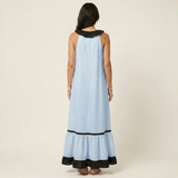 SERAPHINA | VESTIDO MAXI SEM MANGAS COM GOLA RUFFLE E ACABAMENTO EM CONTRASTE